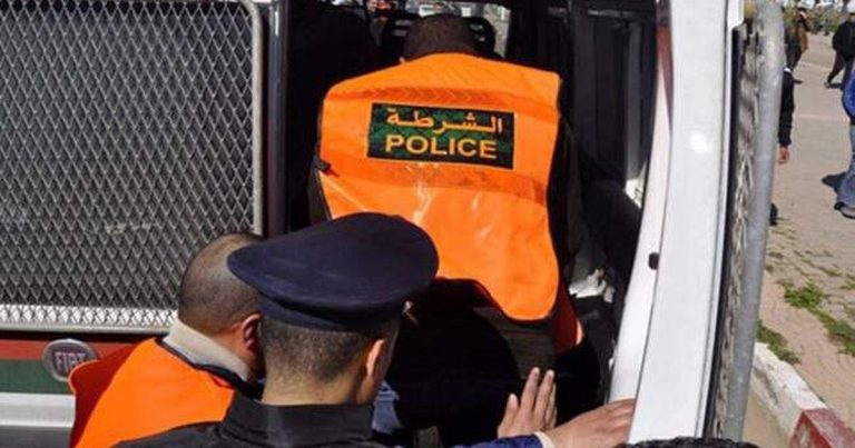 مراكش: فتح تحقيق في حق شرطي متهم بالابتزاز والارتشاء