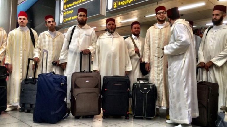 الحكومة الهولندية تفند مزاعم برلمانيين عن الأئمة المغاربة