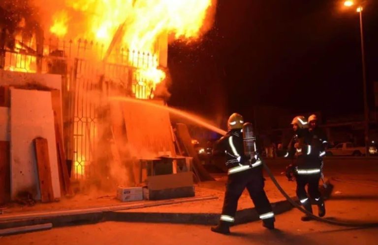 اندلاع حريق بمستودع بالمنطقة اللوجستيكية الأطلسية عين السبع دون تسجيل أية خسائر بشرية