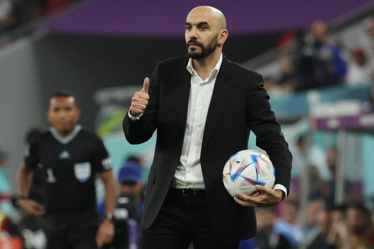 وليد الركراكي يدعم زكرياء أبوخلال بعد إيقافه من نادي تولوز