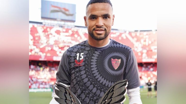 النصيري يفوز بجائزة أفضل لاعب في الدوري الإسباني