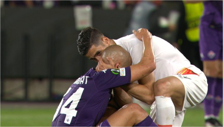 نايف أكرد يتوج بلقب دوري المؤتمر الأوروبي