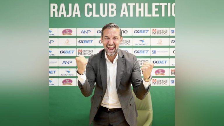 الرجاء الرياضي يعلن تعاقده مع المدرب الألماني جوزيف زينباور