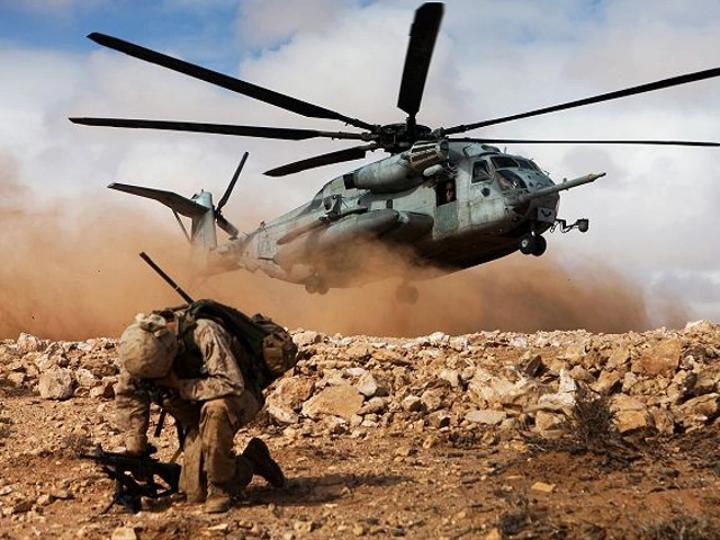 مناورات مغربية - أمريكية في مجال الإنزال الجوي في إطار دورة جديدة للأسد الإفريقي مناورات مغربية - أمريكية في مجال الإنزال الجوي في إطار دورة جديدة للأسد الإفريقي