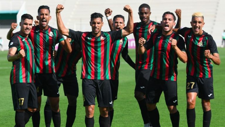 بعد 15 سنة.. فريق الجيش الملكي يُتوَّج بلقب البطولة