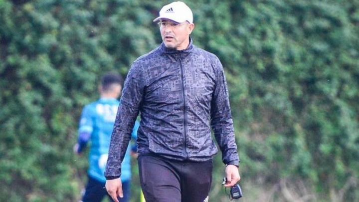 نادي الدفاع الحسني الجديدي يتعاقد مع المدرب عبد الكريم الجيناني خلفا لعبد الرحيم طاليب نادي الدفاع الحسني الجديدي يتعاقد مع المدرب عبد الكريم الجيناني خلفا لعبد الرحيم طاليب