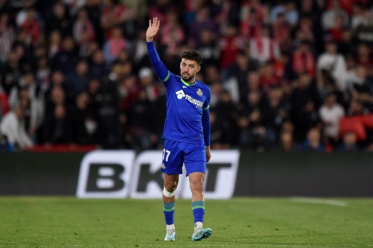 الدولي المغربي منير الحدادي يوقع لنادي لاس بالماس