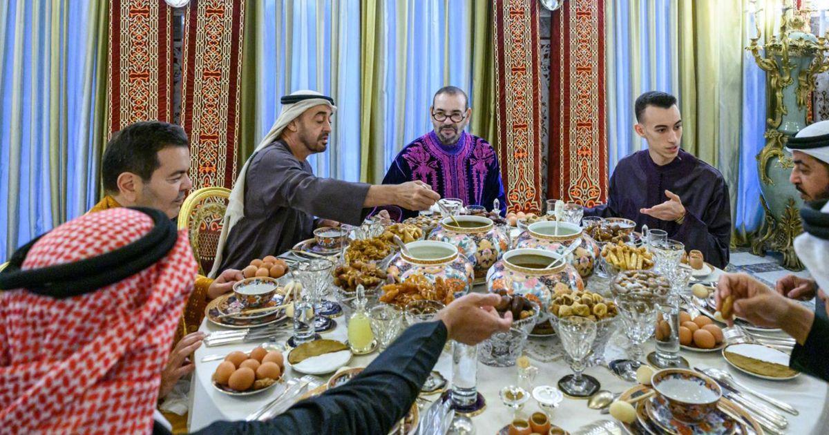 الملك محمد السادس يبعث رسالة خطية إلى الرئيس الإماراتي محمد بن زايد آل نهيان الملك محمد السادس يبعث رسالة خطية إلى الرئيس الإماراتي محمد بن زايد آل نهيان