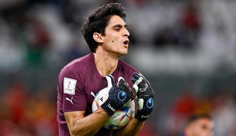 ياسين بونو المرشح المفضل لريال مدريد من أجل تعويض كورتوا
