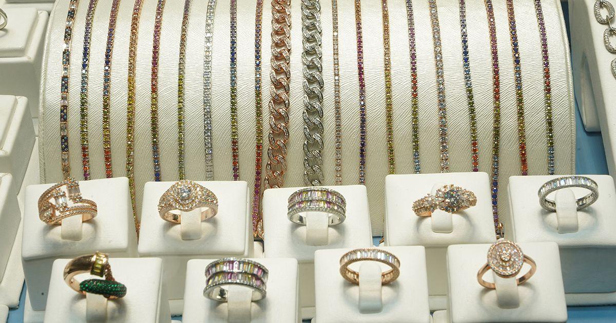 بالفيديو: تاجر ذهب يكشف لـLe360 تقنيات تفادي شراء الذهب المزور بالفيديو: تاجر ذهب يكشف لـLe360 تقنيات تفادي شراء الذهب المزور