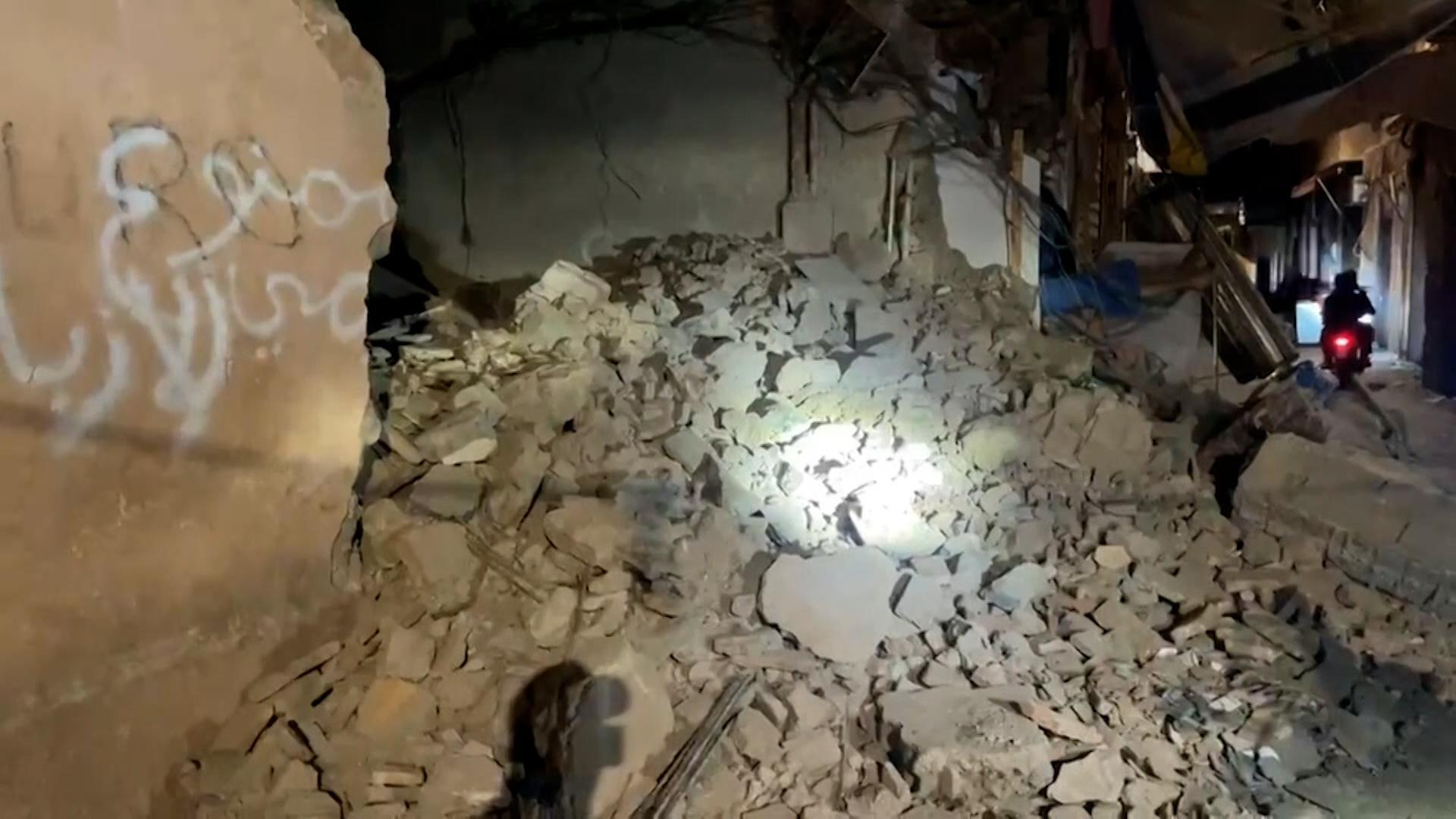 الجزائر تعزي في ضحايا زلزال المغرب وتفتح مجالها الجوي للرحلات الإنسانية الجزائر تعزي في ضحايا زلزال المغرب وتفتح مجالها الجوي للرحلات الإنسانية