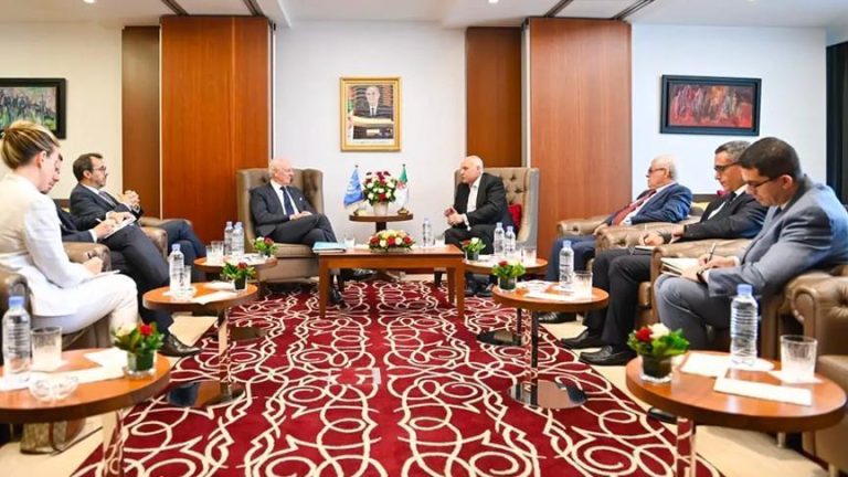 قضية الصحراء: ديمستورا يحل بالجزائر ويلتقي وزير خارجيتها