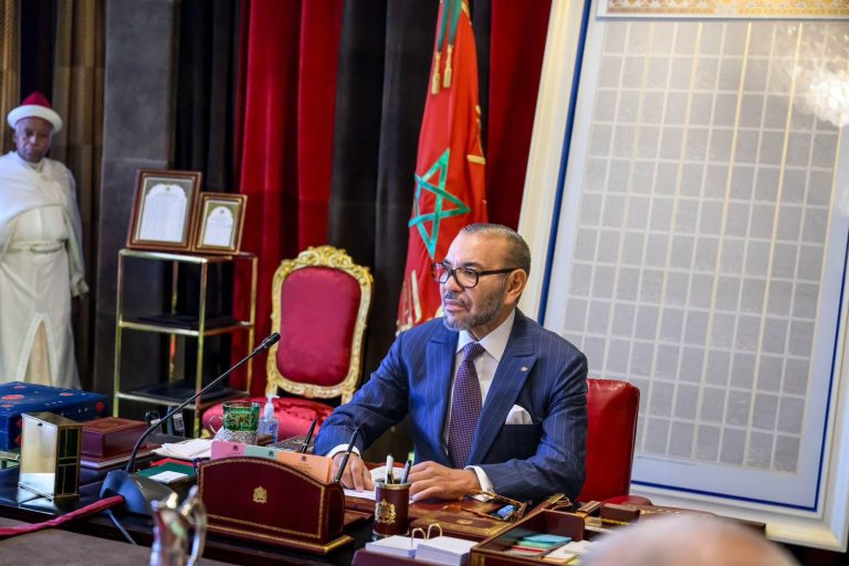 بلاغ للديوان الملكي: مساعدة مالية مباشرة للأسر المتضررة من الزلزال وإعادة تأهيل 50 ألف مسكن