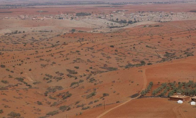 هيئة مغربية تنسحب من جمعية فرنكوفونية احتجاجاً على «بتر» خريطة البلاد وصاحبة صورة الزلزال الشهيرة تقاضي صحيفة فرنسية