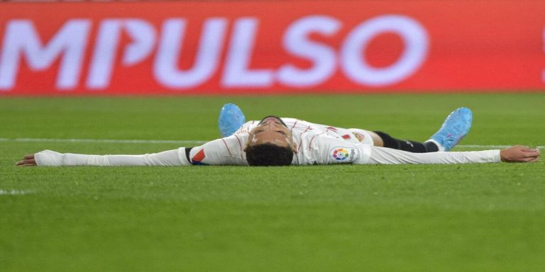 الإصابة سترغم النصيري على الغياب أمام برشلونة