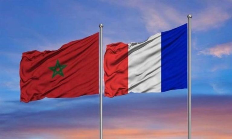 رغم الأزمة.. المغرب يشارك ماكرون في حفل عسكري ويستقبل زعيم المعارضة الفرنسية