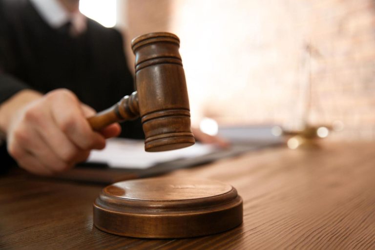 السجن النافذ بحق مستخدم سابق بإحدى المؤسسات البنكية توبع من أجل اختلاس أموال عمومية وخاصة