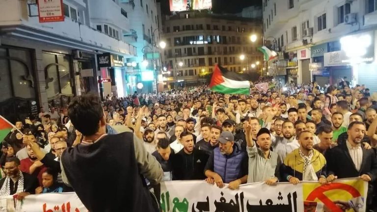 مسیرة حاشدة في طنجة احتجاجا على مجازر الاحتلال الإسرائيلي ورفضا للتطبيع