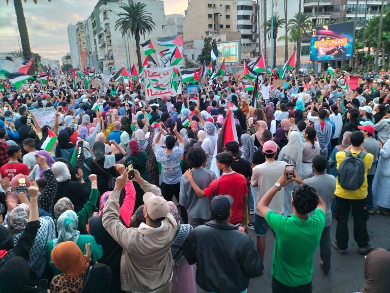 مسيرات ووقفات بعدة مدن تندد بالعدوان الإسرائيلي وتطالب بإلغاء التطبيع