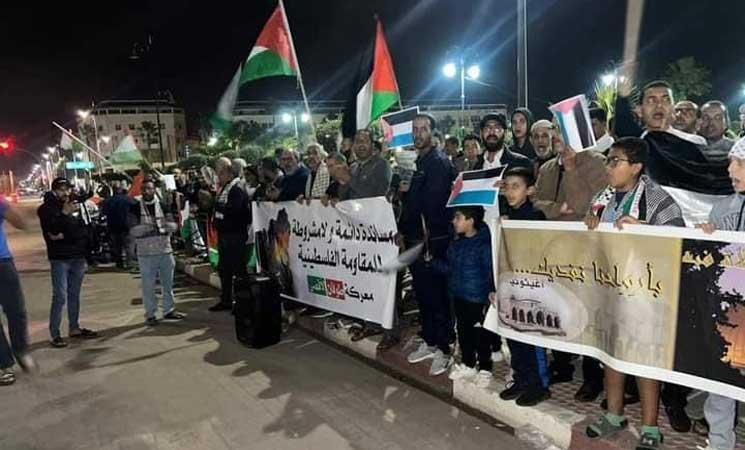 المغرب يعرب عن خيبة أمله من تقاعس المجتمع الدولي.. ووقفة أمام قنصلية أمريكا في الدار البيضاء تتحول إلى مسيرة- (فيديو) المغرب يعرب عن خيبة أمله من تقاعس المجتمع الدولي.. ووقفة أمام قنصلية أمريكا في الدار البيضاء تتحول إلى مسيرة- (فيديو)