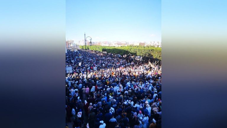 الأساتذة يطالبون في مسيرة حاشدة بإسقاط النظام الأساسي