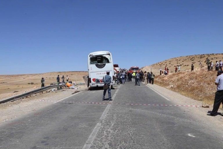 20 إصابة على الأقل في حادث سير بإقليم تزنيت بينها 3 حالات خطيرة