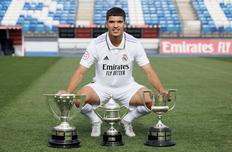المغربي يوسف لخديم يمدد عقده مع ريال مدريد