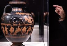 المتحف البريطاني يعير مزهرية أثرية يونانية لمتحف الأكروبوليس المتحف البريطاني يعير مزهرية أثرية يونانية لمتحف الأكروبوليس