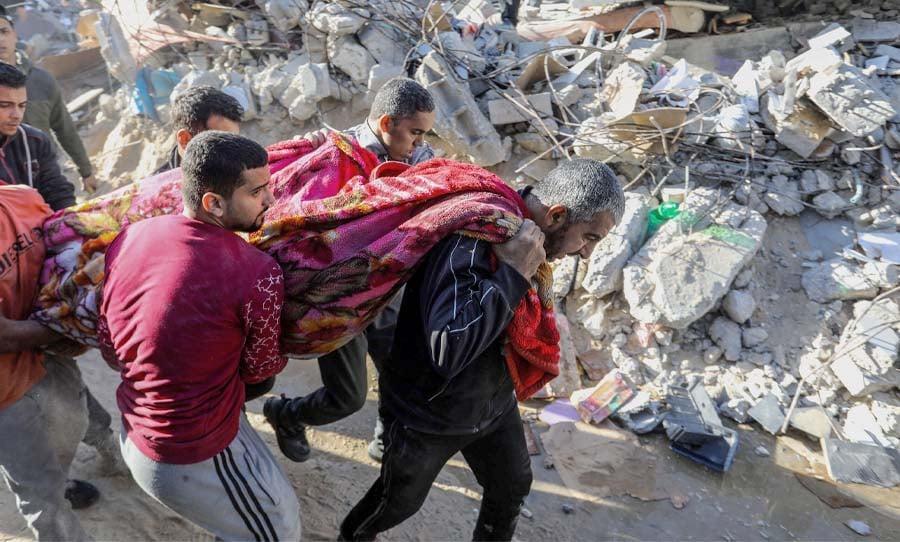 رئيس اتحاد كتاب المغرب لـ «القدس العربي»: الشعب المغربي دائماً متضامن مع الشعب الفلسطيني في التنديد بجرائم المحتل الصهيوني رئيس اتحاد كتاب المغرب لـ «القدس العربي»: الشعب المغربي دائماً متضامن مع الشعب الفلسطيني في التنديد بجرائم المحتل الصهيوني