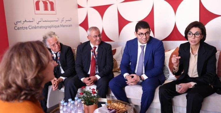 وزيرة الثقافة الفرنسية تزور الجناح المغربي بمهرجان كان السينمائي