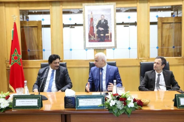 وزير الصحة والحماية الاجتماعية يجري مباحثات مع مسؤولين عن المعهد الهندي للأمصال