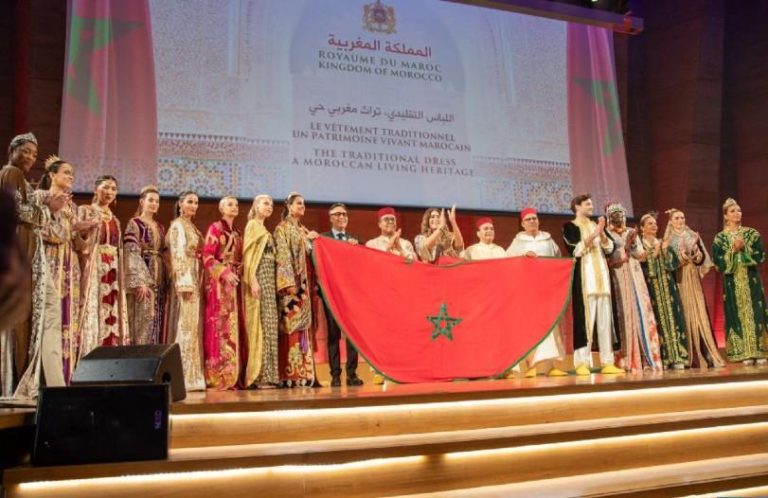 فرنسا: القفطان المغربي يتألق خلال الأسبوع الإفريقي لليونسكو