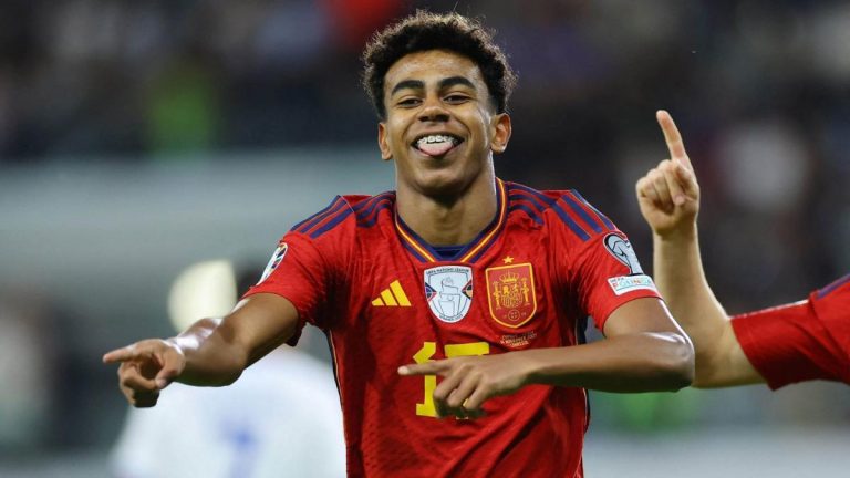 لامين يامال يصبح أصغر لاعب يشارك في كأس أوروبا