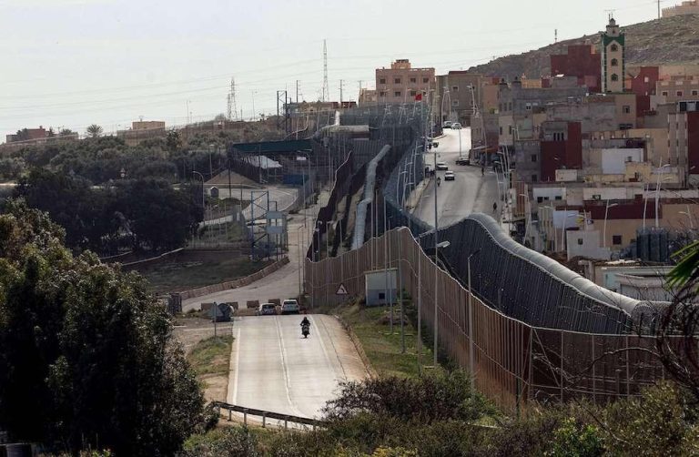 إسبانيا تستبعد تهديد المغرب لسبتة ومليلية ولجنة الدفاع تصادق على نشر عشرة آلاف جندي فيهما