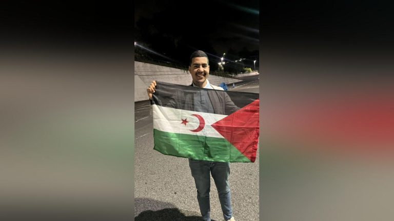 بعد قرار ترحيله.. إسبانيا تطلق سراح المغربي الذي يدعي أنه صحراوي يتعرض للاضطهاد