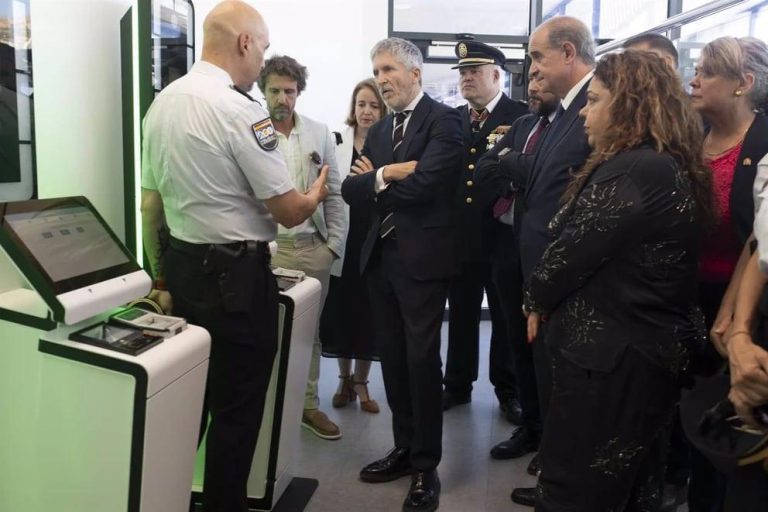 وزير الداخلية الإسباني: الحدود الذكية بين سبتة والمغرب ستكون جاهزة قبل نهاية العام.