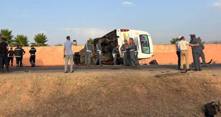 إقليم بني ملال: مصرع شخص وإصابة 51 آخرين في حادث انقلاب حافلة لنقل المسافرين