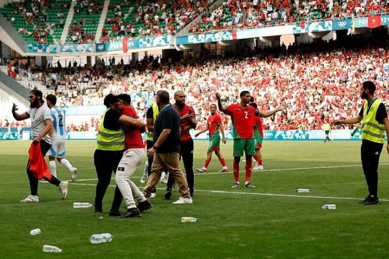 الفيفا تقرر تعيين خبير للتحقيق في أحداث مباراة المغرب والأرجنتين