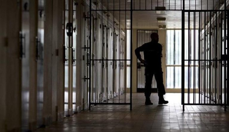 فاس: إدانة مدير ثانوية بخمس سنوات سجنا بتهمة التحرش بتلميذة