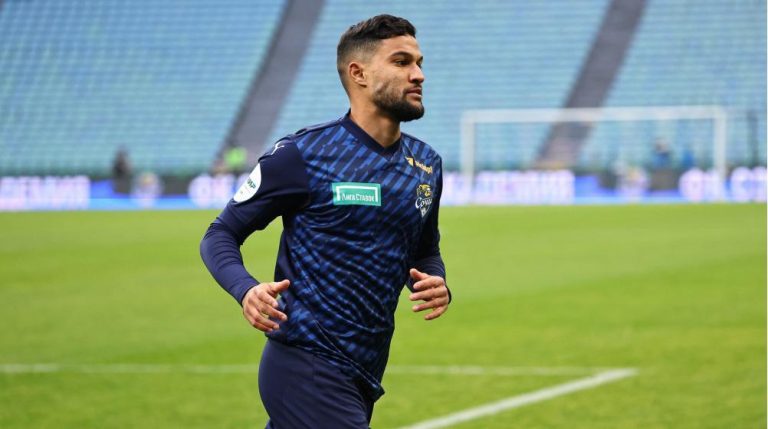 الأهلي المصري يعلن التعاقد مع المدافع المغربي يحيى عطية الله