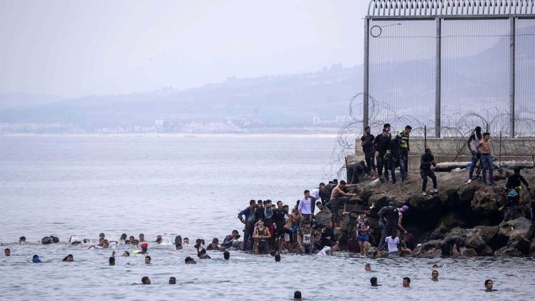 ترحيل 20% من المهاجرين الذين دخلوا إلى سبتة من المغرب
