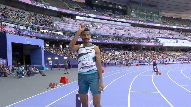 بارالمبياد باريس : تأهل العداء المغربي منصف بوجا الى نهاية سباق 400م