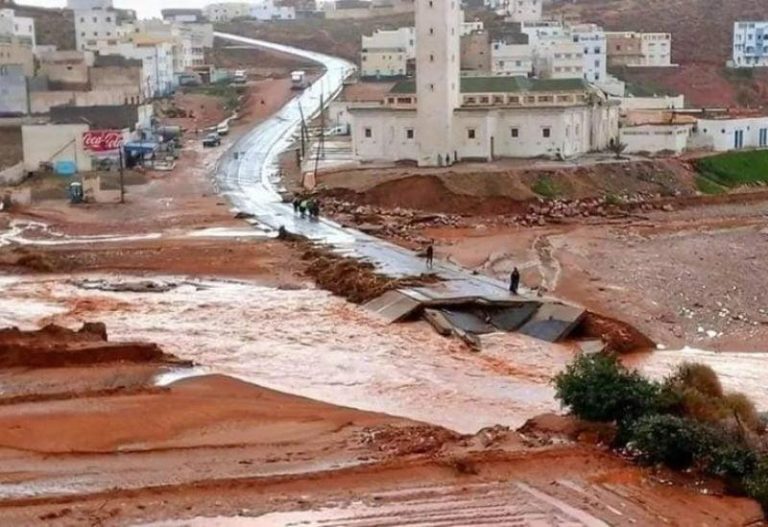 وزارة التجهيز والماء تعمل على إعادة فتح حركة المرور بعد الفيضانات