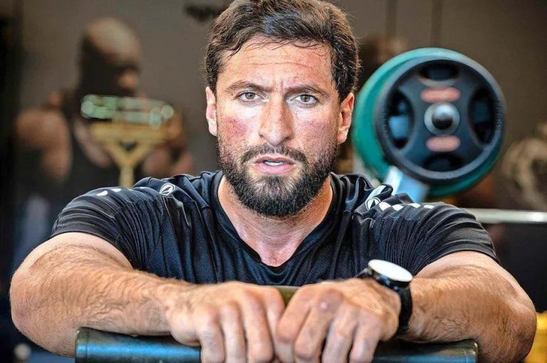 بلجيكا: الإفراج عن بطل الكيك بوكسينغ المغربي جمال بن صديق بشروط في قضية اختطاف