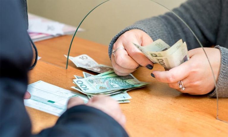تحويلات المغاربة المقيمين بالخارج تناهز 81 مليار درهم عند متم غشت