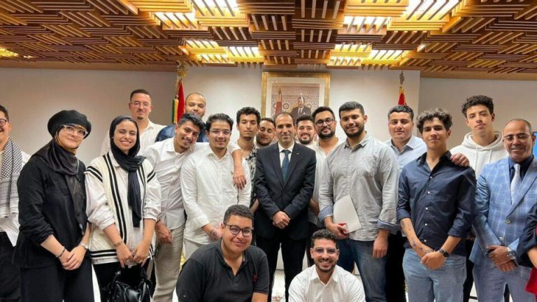 بعد 11 شهر من الانقطاع عن الدراسة.. طلبة الطب يضعون حدا لإضرابهم
