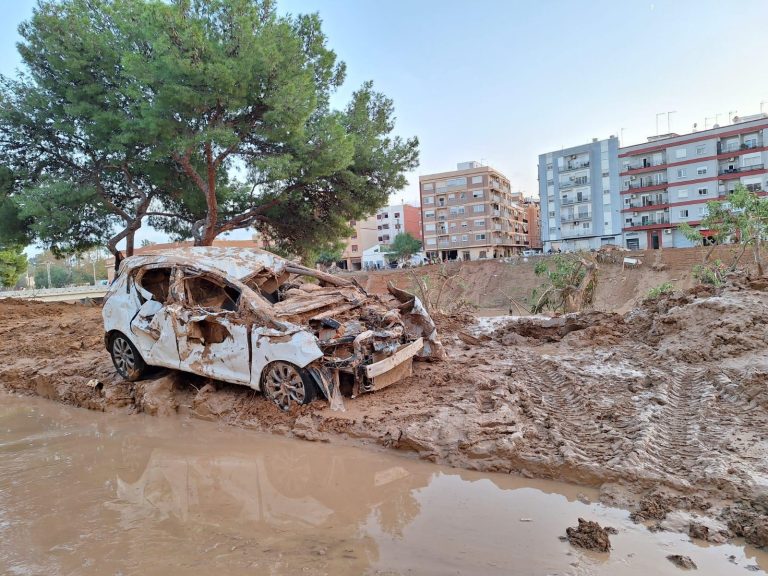 المغرب يدعم إسبانيا بإرسال شاحنات وفرق عمل للمناطق المتضررة من الفيضانات