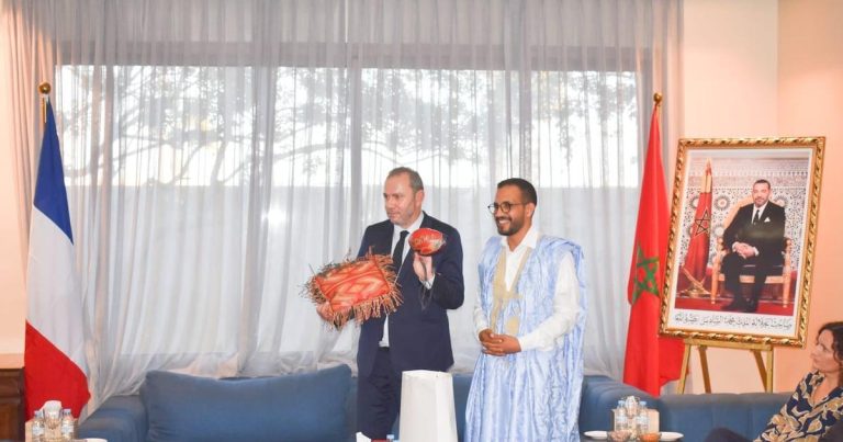 الراغب حرمة الله رئيس جماعة الداخلة يستقبل السفير الفرنسي والوفد المرافق له