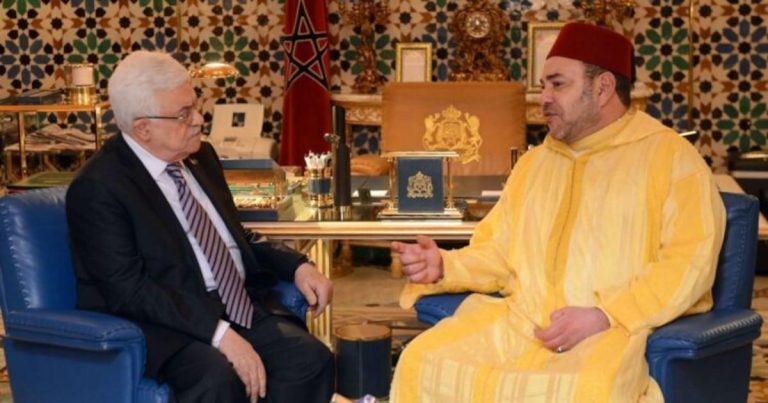 الملك يهنئ الرئيس الفلسطيني بمناسبة العيد الوطني لبلاده