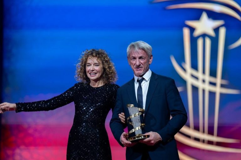 في مهرجان مراكش السينمائي..شون بن يوجه شكره لـ 37 مليون مغربي